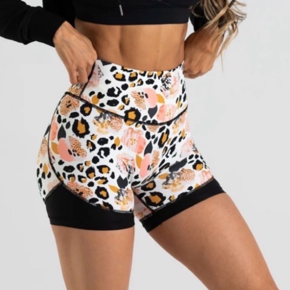 Noire Blanc Peaches‎ & Creme Leopard Print High Waist Gym Shorts Womens XS
